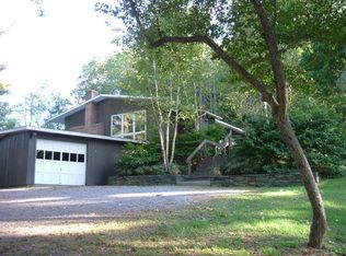 349 Syndicate Rd, Williamstown, MA 01267