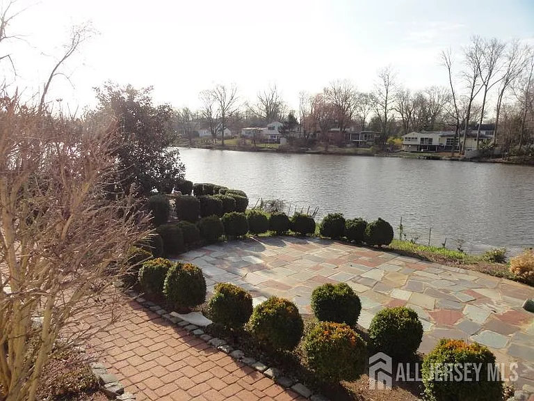 45 Lakeside Dr N #2 — Photo 7