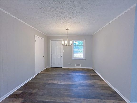 4th image of 523 Vineyard Rd