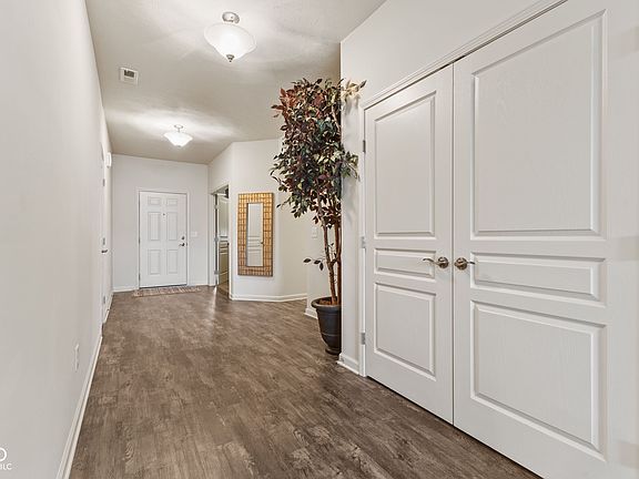 4th image of 4049 Cherry Blossom Dr