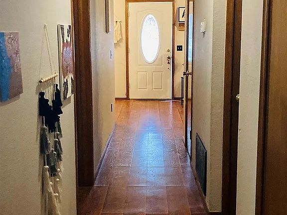 4th image of 1330 E Moses St