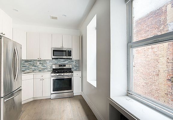 3rd image of 1381 Saint Johns Pl #7