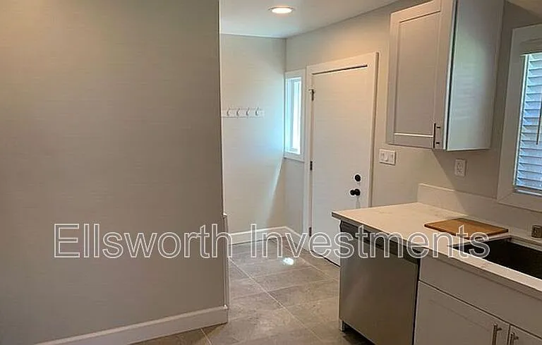 1631 Brookes Ave — Photo 5