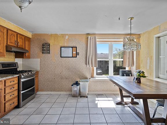 3rd image of 112 Williamsburg Way
