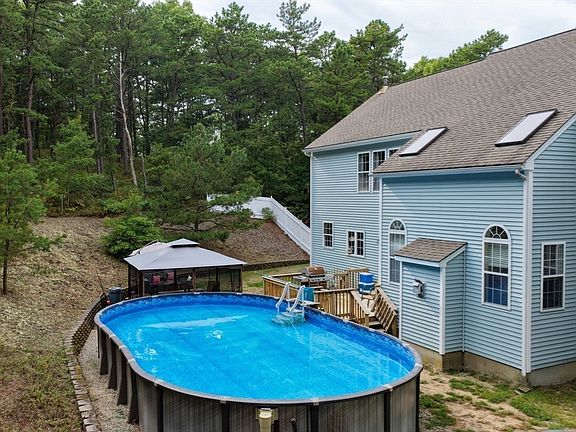 4th image of 671 Lunns Way