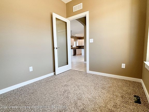 5th image of 556 W Wildwood Dr