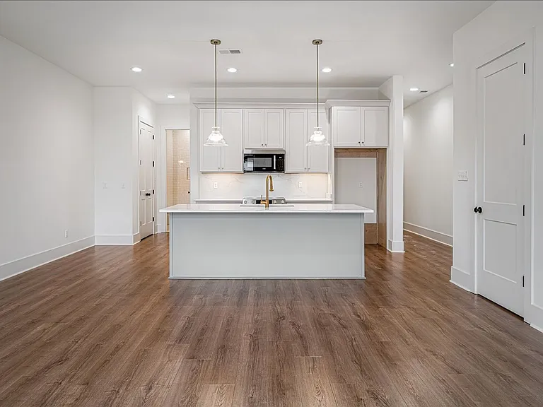 5472 Park Ave — Photo 4