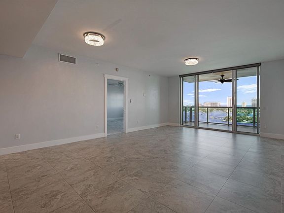4th image of 2640 Lakeshore Dr #1614