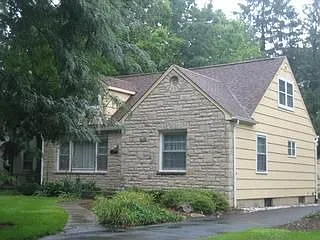 1674 Berkshire Rd photo 1