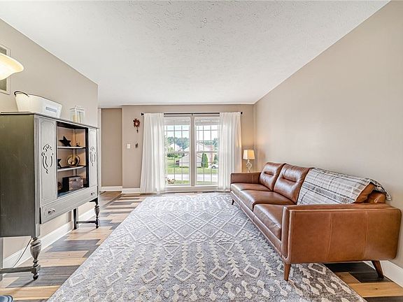 4th image of 119 Valley View Dr