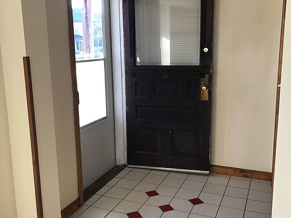2nd image of 329 Franklin St