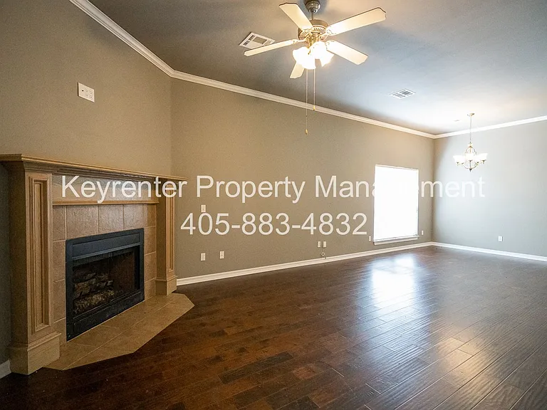 1301 Cedar Creek Dr — Photo 3