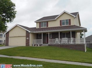 9520 Oakville Rd, Lincoln, NE 68526