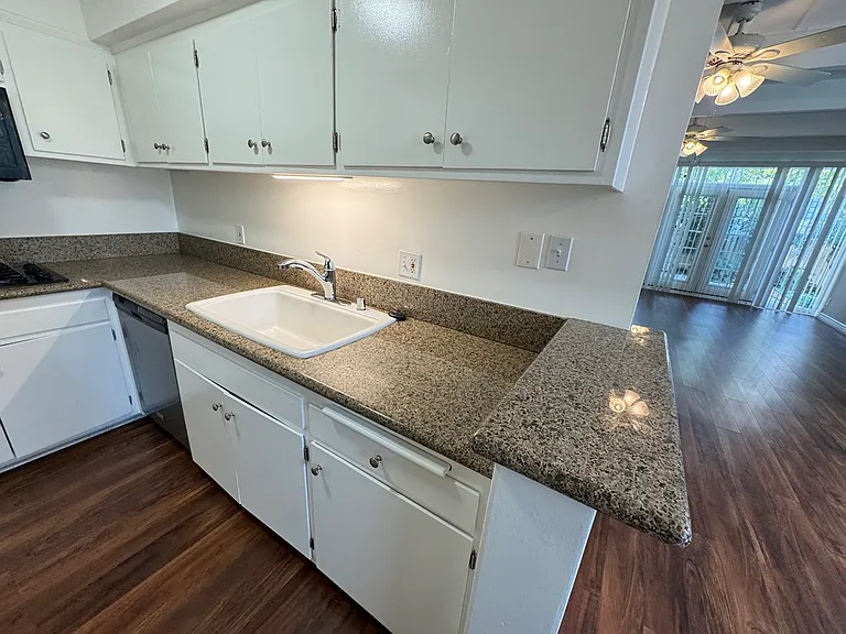11500 Rochester Ave #11500 — Photo 25