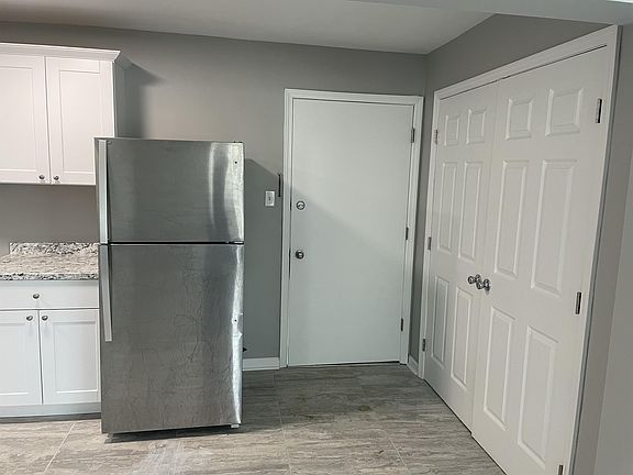 3rd image of 2047 Coburn Blvd #5