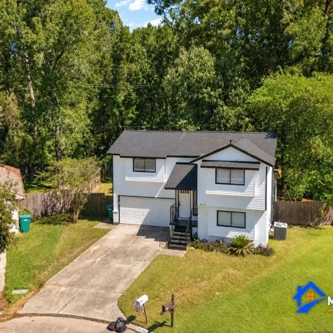 Spacious 3-Bedroom Home in Huffman | 3539 Dryburgh Ct — Photo 1