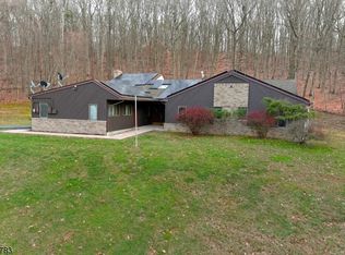 4 Highland Ave, Andover, NJ 07821