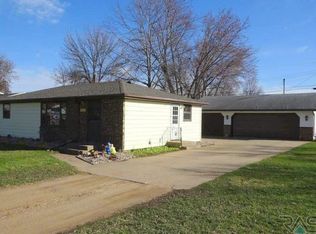 5813 W 15th St, Sioux Falls, SD 57106