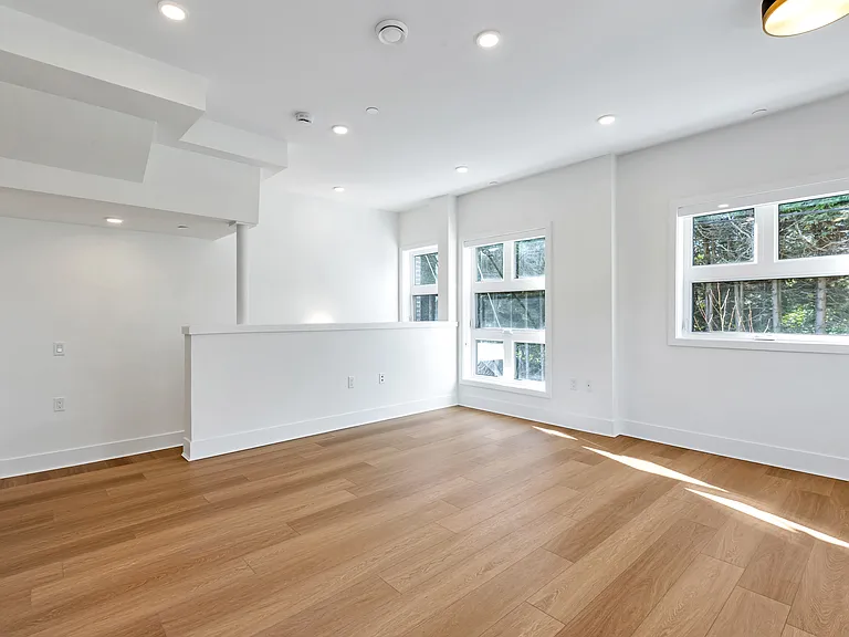 4575 Granville St — Photo 13