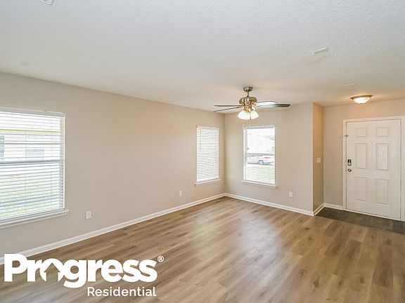 4th image of 2087 Brian Lakes Dr N