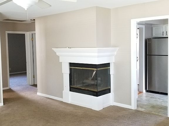 4th image of 561 Pierce Ct