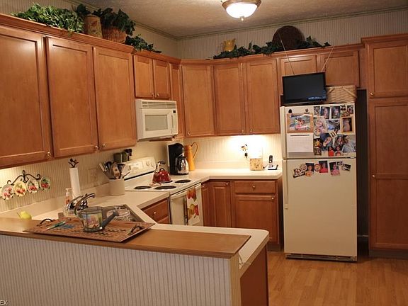 5th image of 33156 Fairport Dr