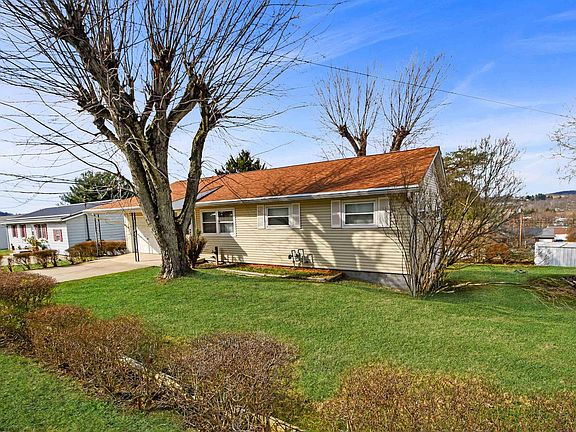 3rd image of 141 Estate Dr