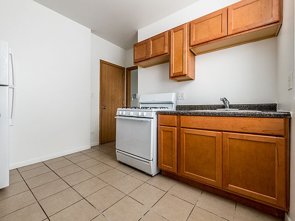 3rd image of 4750 S Calumet Ave #Wait3b
