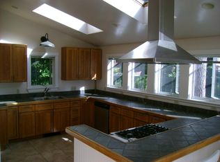 7 Valley St, Assonet, MA 02702