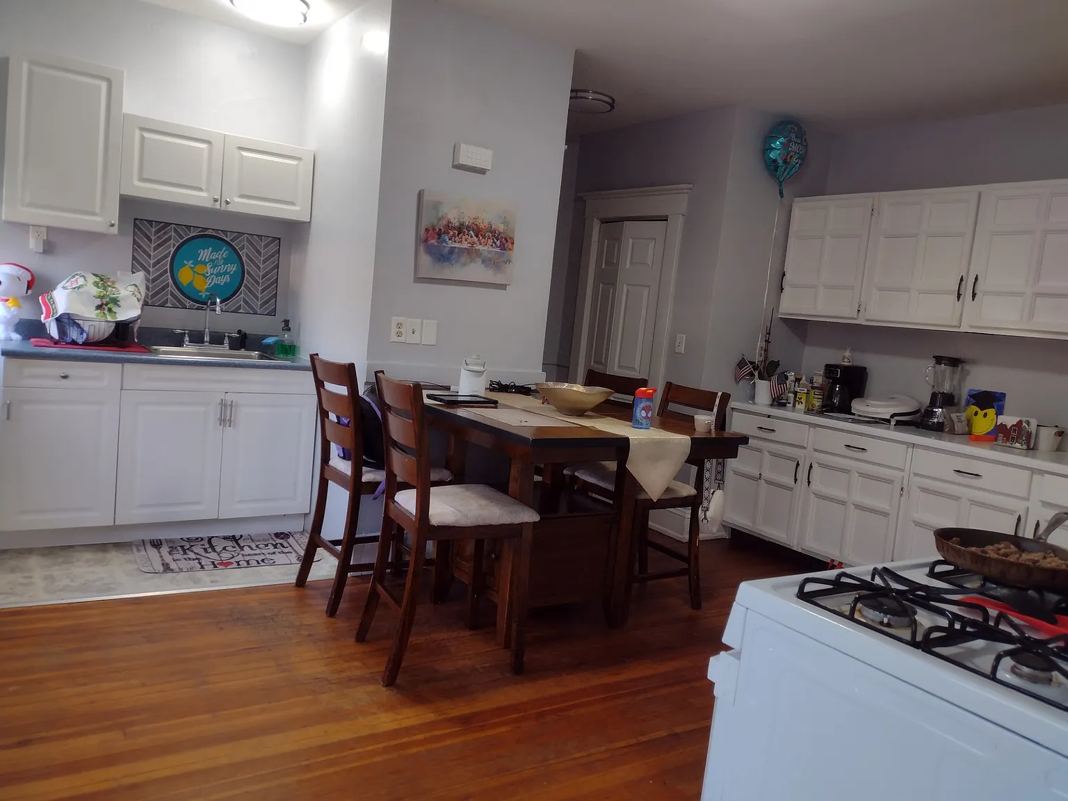 2 bed, 900 sqft, $1,700 — Photo 3
