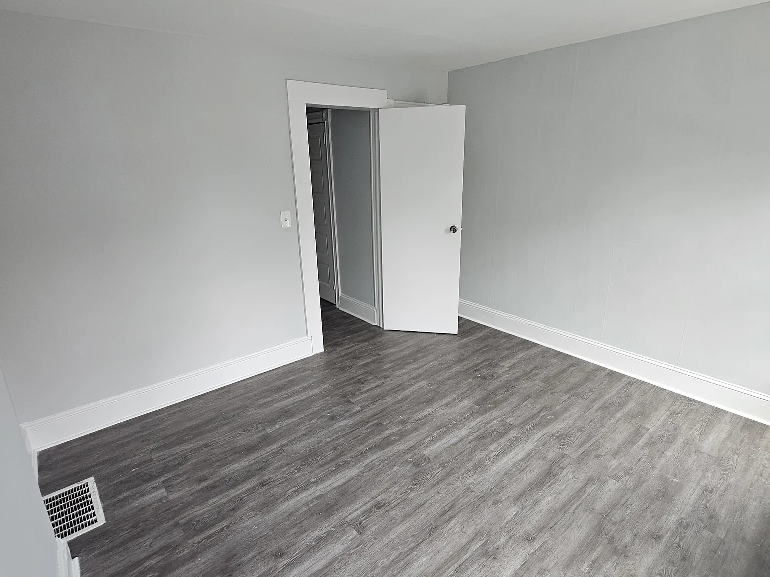 3 bed, 1068 sqft, $2,300 — Photo 3