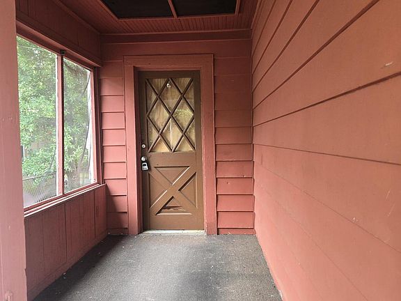 4th image of 9056 8TH Avenue