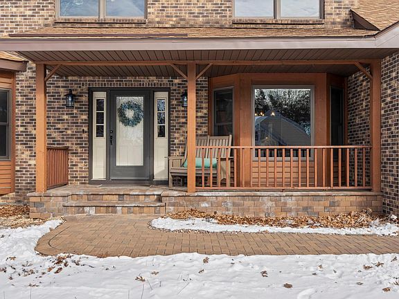 3rd image of 115 Woodridge Ln
