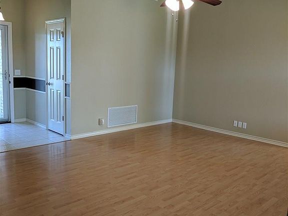 5th image of 127 Garrett St
