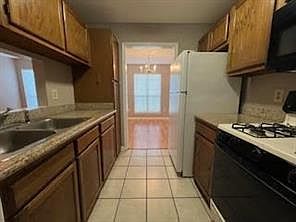 5th image of 220 Pineridge Ct Unit 220