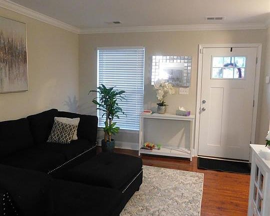 3rd image of 567 Lancaster Pl #567