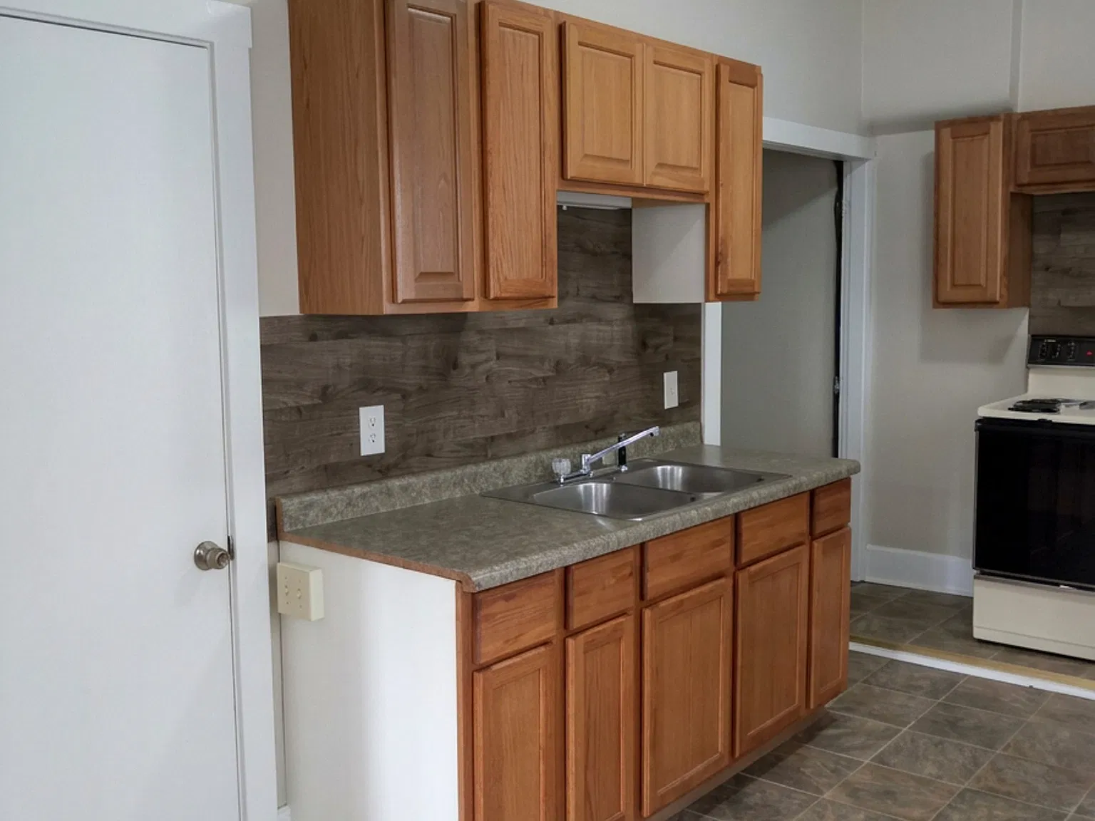 1 bed, 600 sqft, $675 — Photo 2