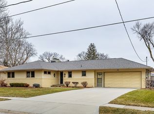 3827 Crestwood Rd, Des Moines, IA 50310