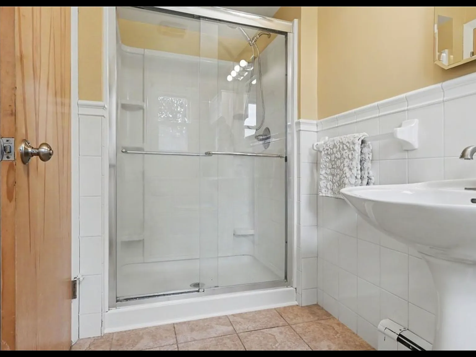 4 bed, 1922 sqft, $2,700 — Photo 3