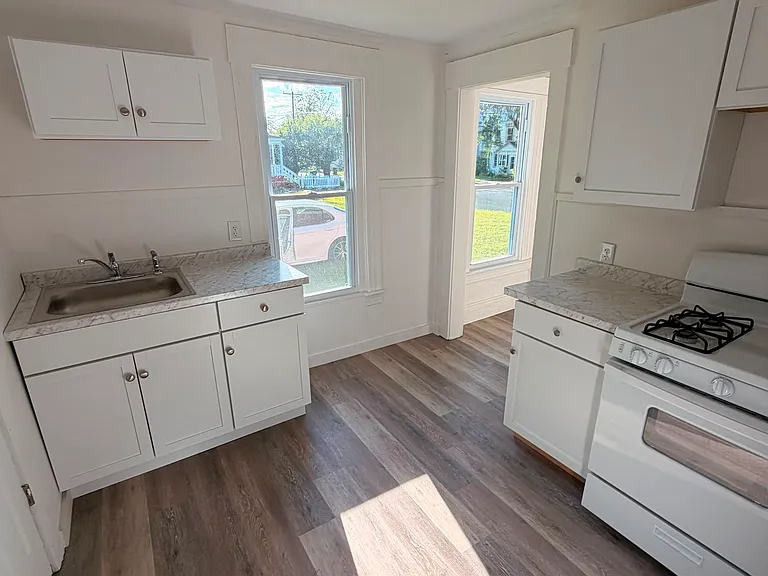 323 W Calthrop Ave #1 — Photo 5