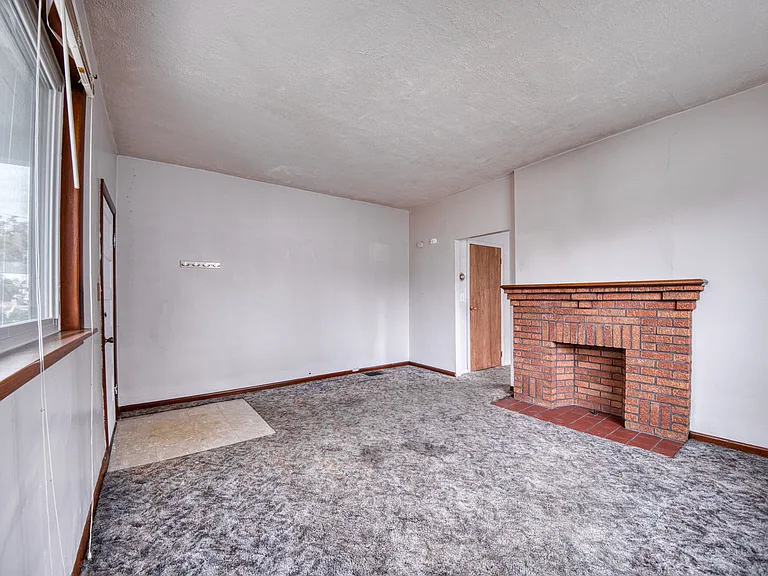 3810 Clark St — Photo 4