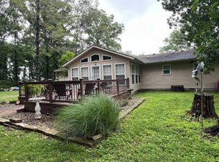 3825 E Youngstown Rd, Woodlawn, IL 62898