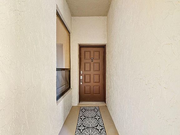 4th image of 7508 La Paz Boulevard #304