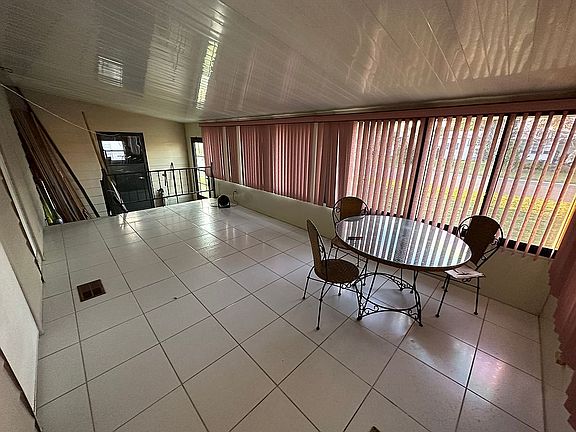 3rd image of 647 Periwinkle Cir