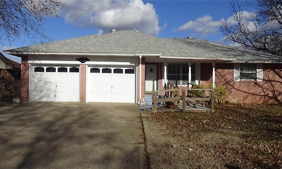 1st image of 2233 Louise Ln