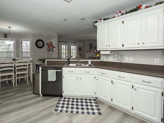 3rd image of 170 Tiffany Nicole Ln