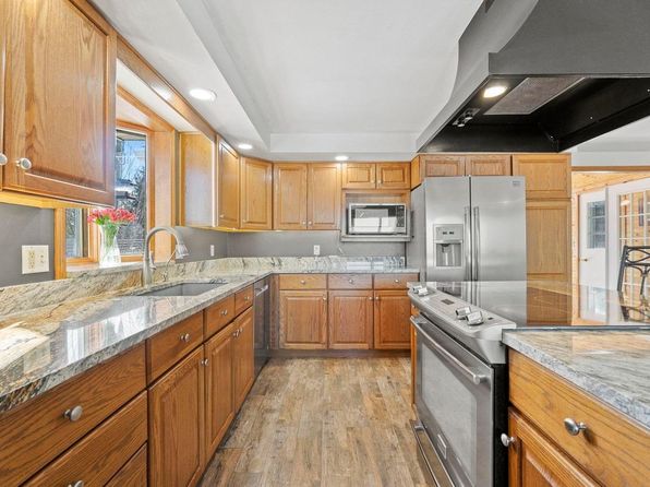 935 W Gump Rd
