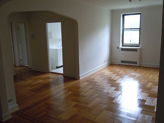 5th image of 525 Riverdale Ave APT 2B