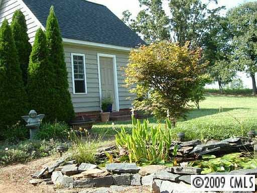3rd image of 122 Four Winds Dr