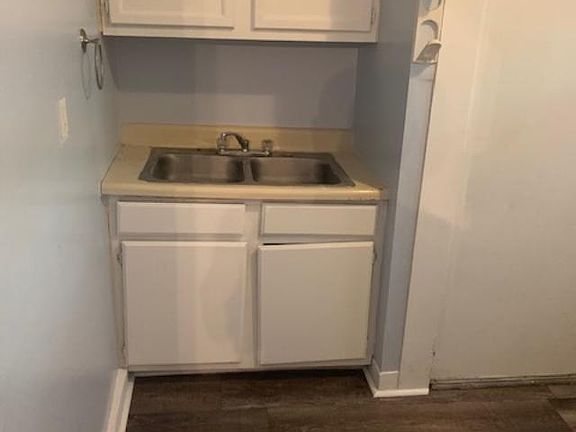 2nd image of 1221 White Ave APT 2